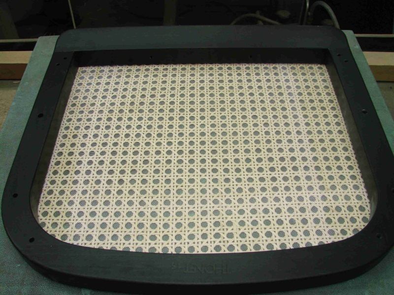 Sitzfläche für Thonet Freischwinger S32/S64: Ersatzteil mit Wiener Geflecht und schwarzem Rahmen.